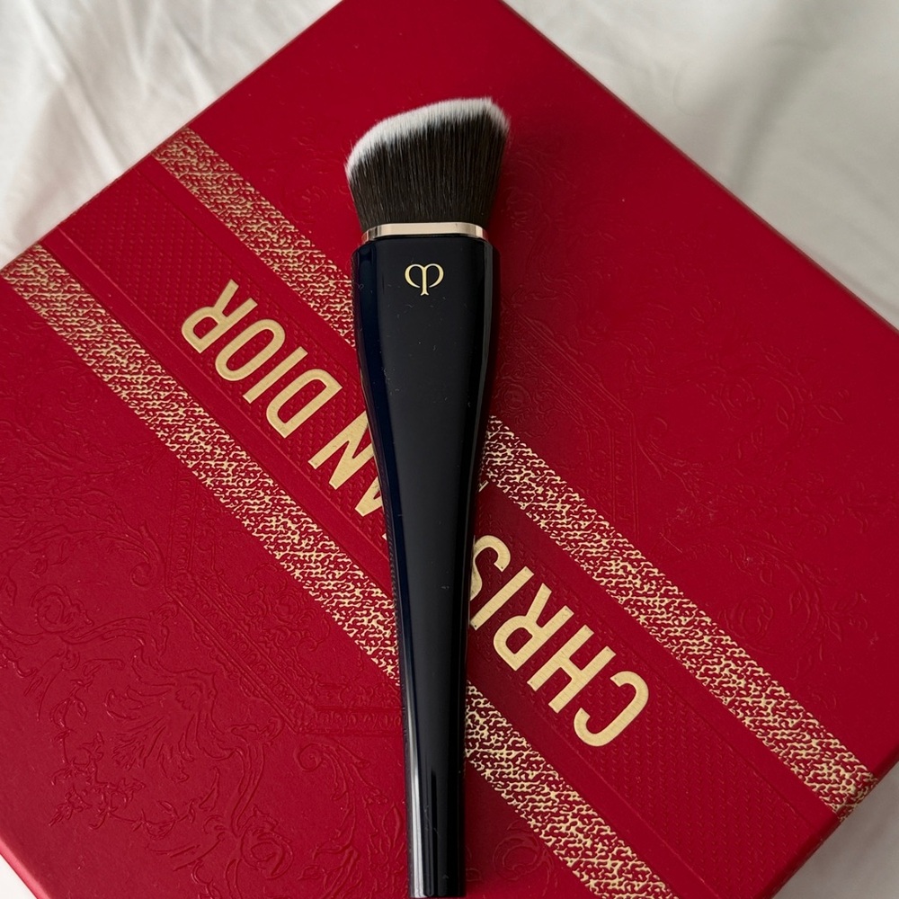 Cle de Peau Foundation Brush.